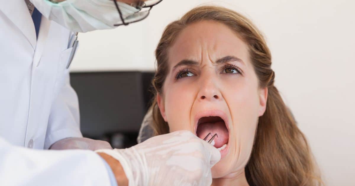 The dentist extracts teeth from a female patient