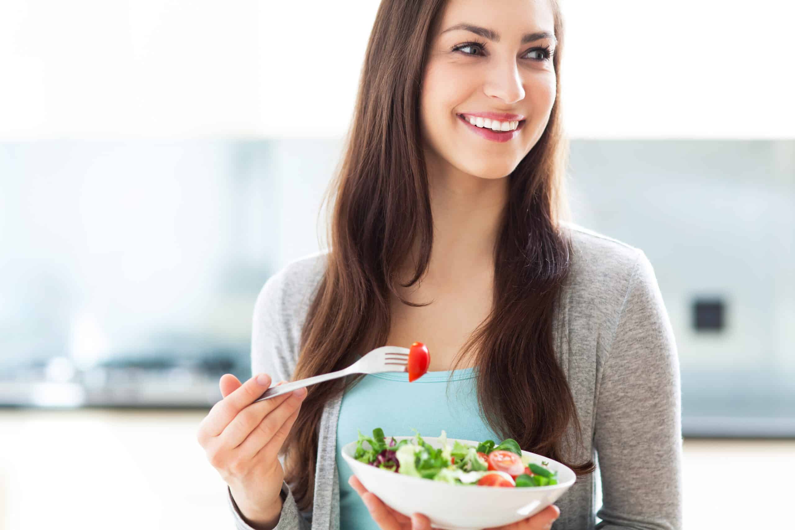 woman eating a healthy diet
